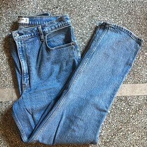 Abercrombie and Fitch jeans size 31/12. The 90s straight ultra high-rise.